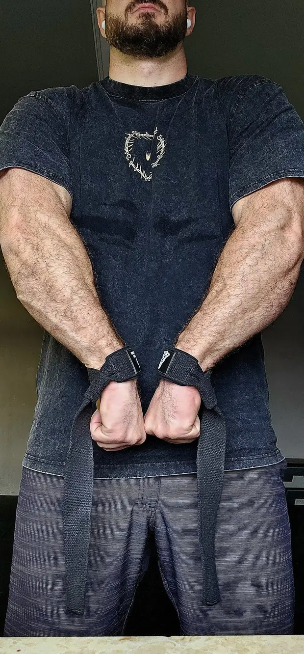 Forearms with lifting straps